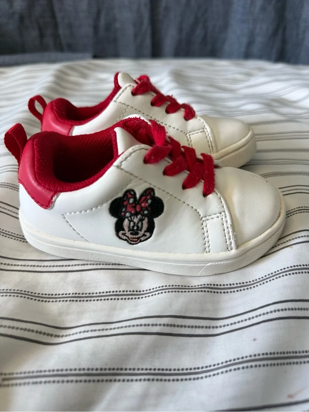 Gap Disney Toddler Embroidered Minnie Mouse White Faux Leather Shoes Size 6
